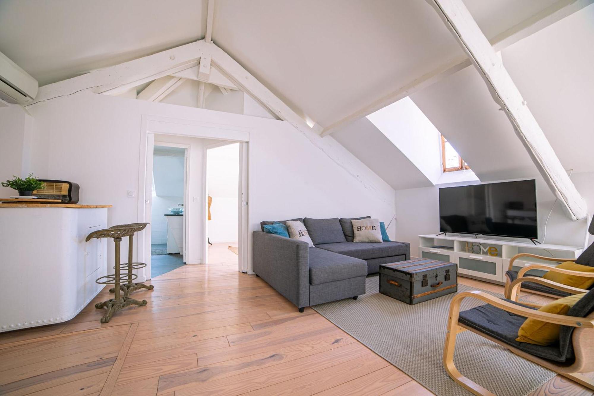 Aura By Halldis Apartment *