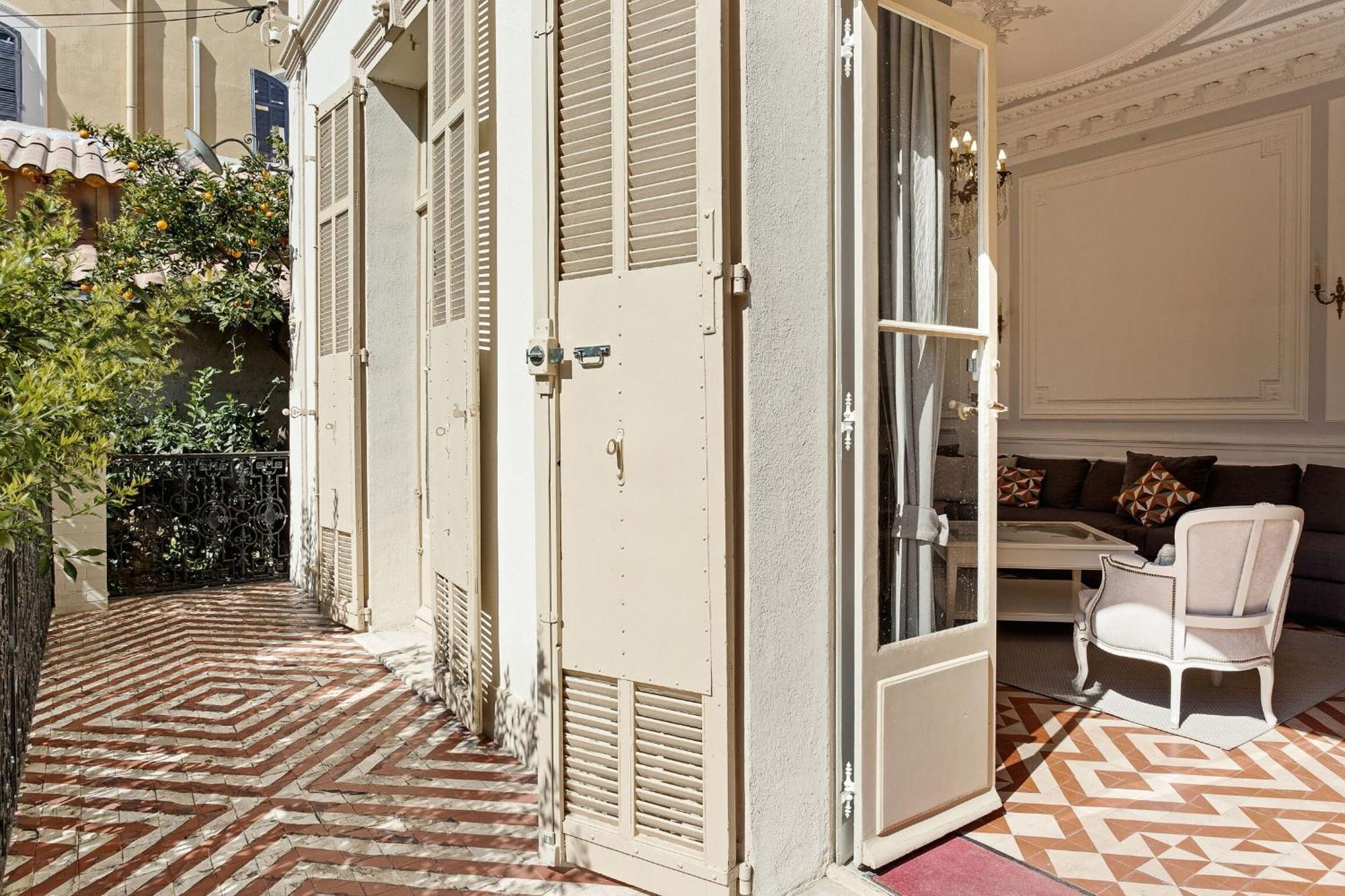 Aura By Halldis Cannes